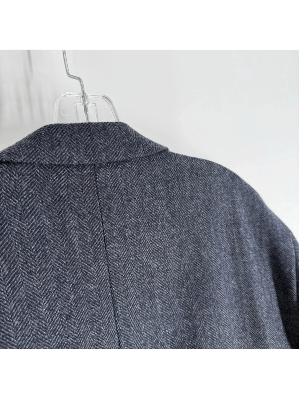 Jos A Bank Wool Blazer Mens Size 48R Navy Herringbone Tailored Fit Sport Coat